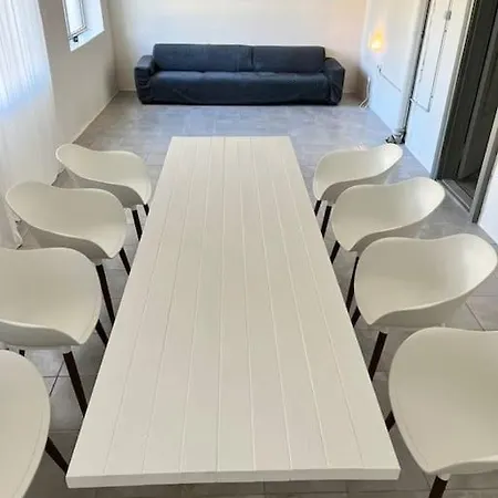 An Unique Spacious Property With Terass 아파트 *