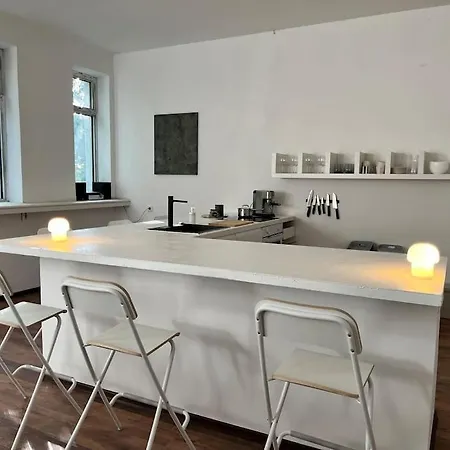 아파트 An Unique Spacious Property With Terass