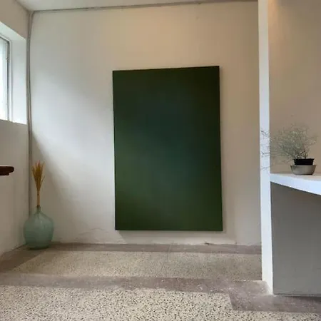 An Unique Spacious Property With Terass 아파트